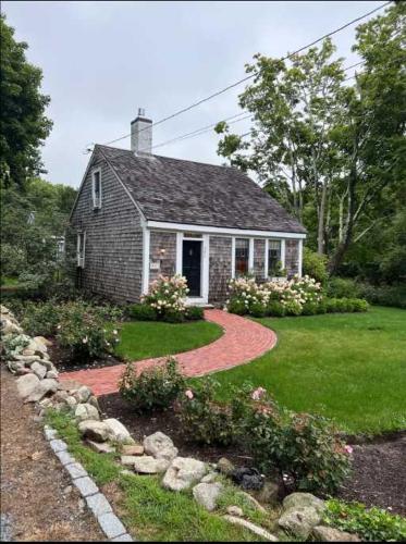 Renovated Cozy Cabin 5 Min to Beach Renovated Cozy Cabin 5 Min to Beach