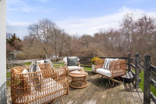 Renovated Cozy Cabin 5 Min to Beach Renovated Cozy Cabin 5 Min to Beach