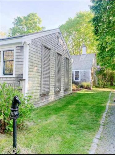 Renovated Cozy Cabin 5 Min to Beach Renovated Cozy Cabin 5 Min to Beach