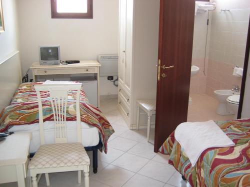 2 twin beds