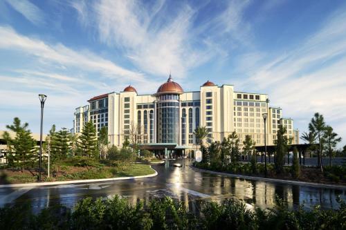 Universal Helios Grand Hotel, a Loews Hotel - Tap to explore photos