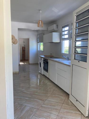 Grand studio avec belle vue - Location saisonnière - Les Anses-d'Arlet