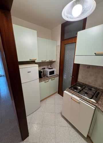 Apartment with stunning sea view - Wi-Fi, free parking, large terrace and comfort, Lignano Sabbiadoro (foto 4)
