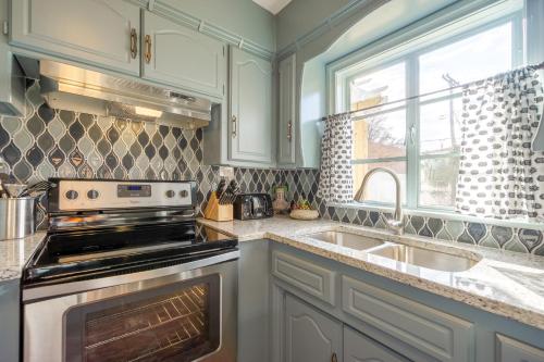 Comfy Colonial - up to 15 ppl 5 mins to Plaza District or State Fair in Oklahoma City, USA