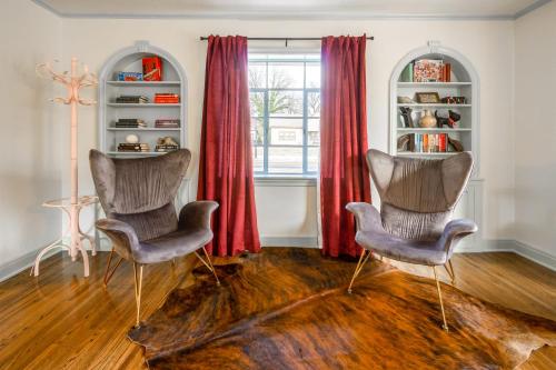 Comfy Colonial - up to 15 ppl 5 mins to Plaza District or State Fair in Oklahoma City, USA