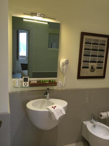 Yacht Club Capo Cervo Suites B&B – Sorrento, CO