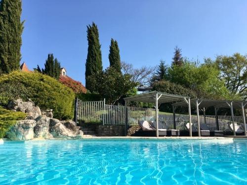 Peldbaseins, Le Mas de Jouas in Saint-Remy (Midi-Pyrenees)