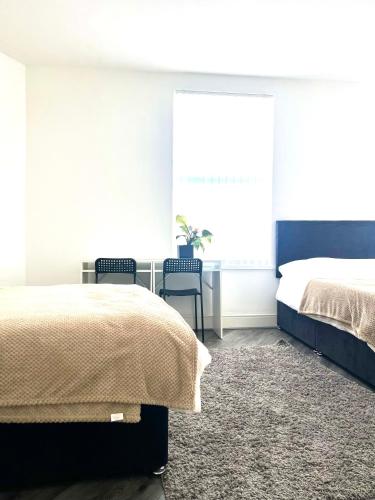 Room near Anfield Stadium - Easy Check-in, Liverpool (photo 3)