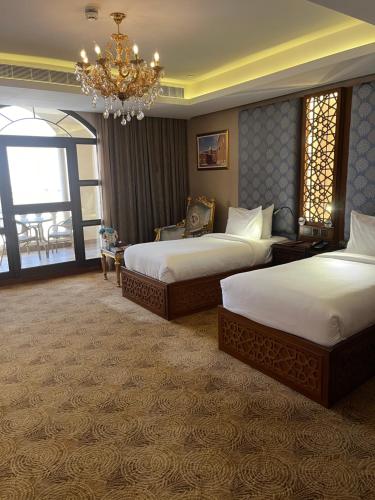 Deluxe Double or Twin Room with Balcony image 5