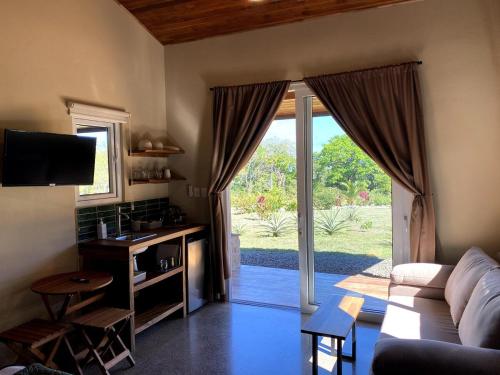 Casa Heliconia - Gorgeous Garden Home in Delicias in 蒙提祖馬