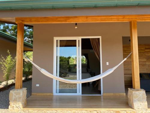 Casa Heliconia - Gorgeous Garden Home in Delicias in 蒙提祖馬