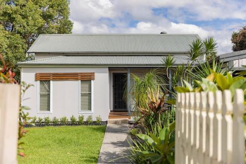 外部景觀, Annie's Cottage - Relaxed Stay in Lake Macquarie in 查爾斯鎮