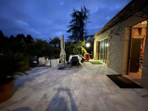 Gîte 2 à 5 personnes, spa, sauna, piscine chauffée, parking gratuit Gîte 2 à 5 personnes, spa, sauna, piscine chauffée, parking gratuit