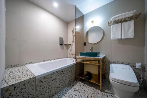 room detail thumbnail 2