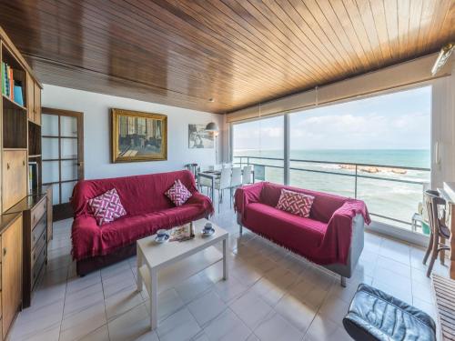 Apartment in L'Escala with Stunning Sea Views