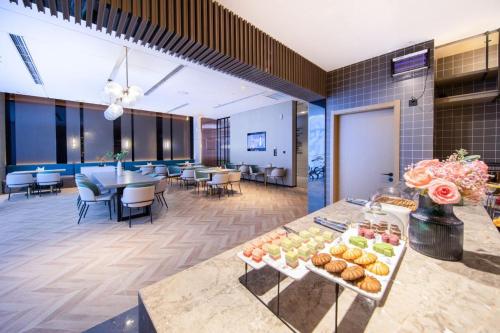 Atour Hotel Tianjin Binhai West Railway Station in เขตพัฒนาเศรษฐกิจปินไห่