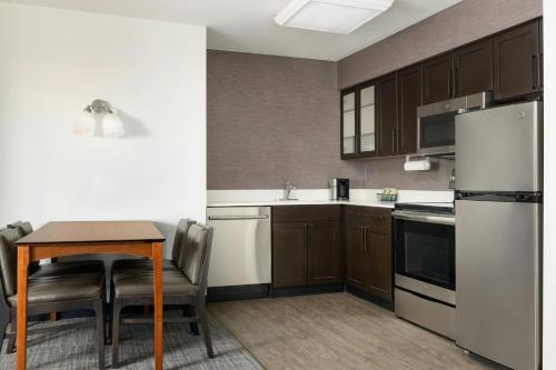 Residence Inn Des Moines West at Jordan Creek Town Center - image 9