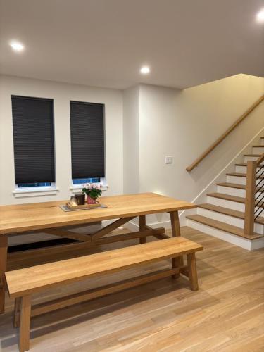 Modern bedroom in Weymouth with private bath in Weymouth (MA)