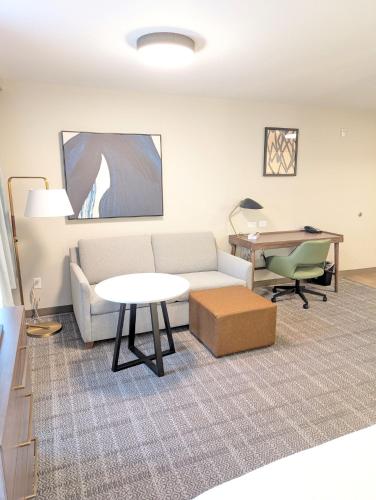 Staybridge Suites BISMARCK, an IHG hotel Room Type - 2 Queen Beds 1 Bedroom Suite Staybridge Suites BISMARCK, an IHG hotel Room Type - 2 Queen Beds 1 Bedroom Suite