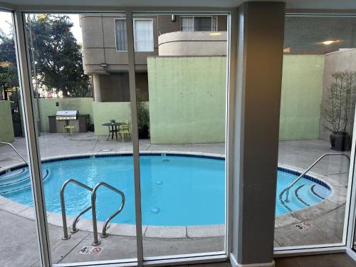 Mid-City Charm 2BR Near LAs Hotspots! detail