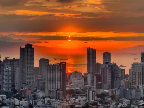 Apartment in Makati with Sea View and Best Sunset