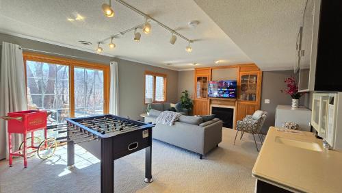 Nature's Blissful Haven - King Bed & Heated Garage in Chanhassen (MN)
