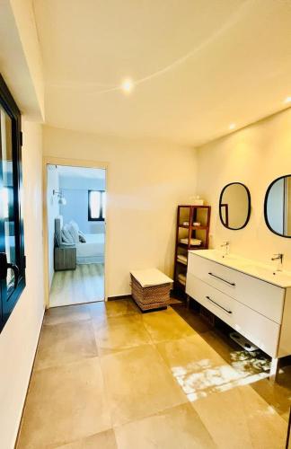 Before making a request, read my profile host at the bottom of page # Exceptional Villa with Pool and Panoramic View