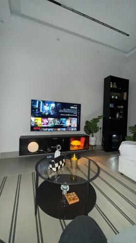 استوديو بالقرب من جسر البحرين