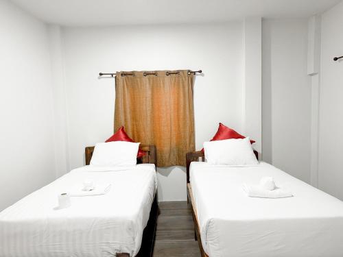 ห้องมาตรฐานเตียงใหญ่หรือเตียงแฝด (Standard Double or Twin Room)