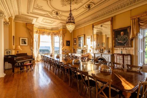 Errol Park - Stately Home & Views Sleeps 40 in Errol