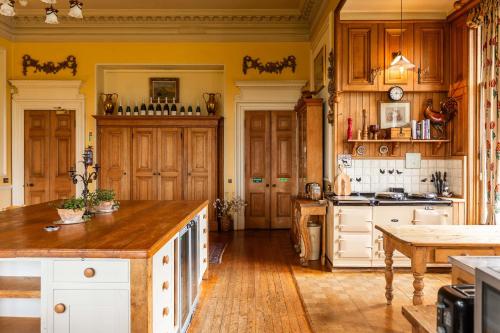 Errol Park - Stately Home & Views Sleeps 40 in Errol