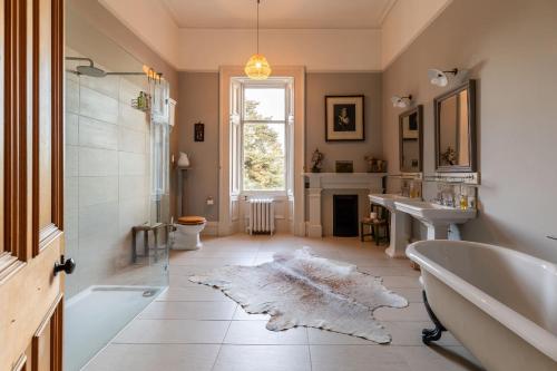 Errol Park - Stately Home & Views Sleeps 40 in Errol