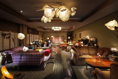 room detail thumbnail 1