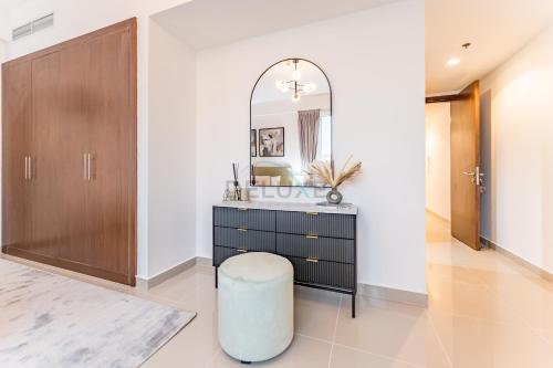 City View 2BR Just Steps from the Mall, Roxana Residence B, Jumeirah Village Circle by Deluxe Holiday Homes, Dubai (foto 4)