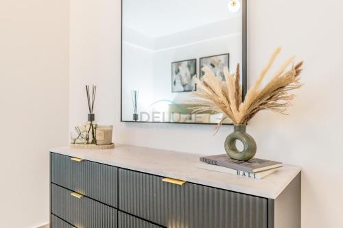 City View 2BR Just Steps from the Mall, Roxana Residence B, Jumeirah Village Circle by Deluxe Holiday Homes, Dubai (foto 7)