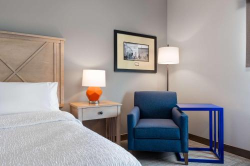 Hampton Inn & Suites Dodge City - image 2