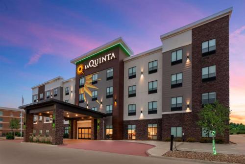. La Quinta Inn & Suites by Wyndham Coralville Iowa City