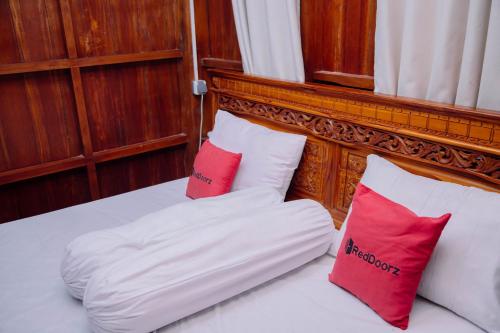 RedDoorz at Villa Bukit Senyum Lombok Room Type - Deluxe Double Room