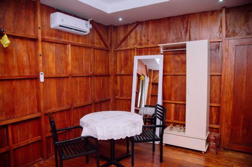Seadmed, RedDoorz @ Villa Bukit Senyum Lombok in Labulia