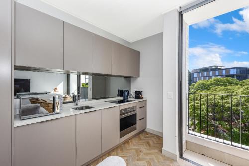 Apartment with City View image 10