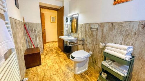 2 bedrooms, 3 beds