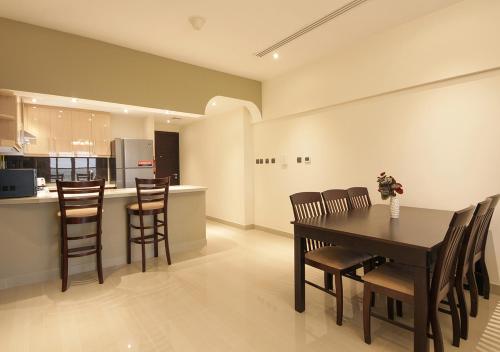 Stylish 2BR Downtown Apartment Burj & Mall Nearby, Dubaj (zdjęcie 2)