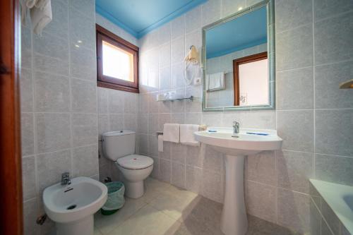 Double or Twin Room image 1