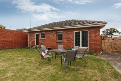 Bentleigh East House by Ready Set Host in Oakleigh
