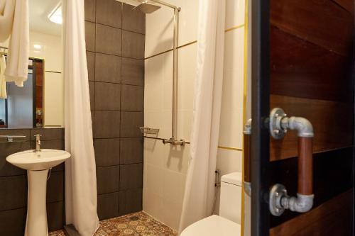 Standard Double Room room in W22 by Burasari