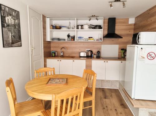 кухня, Grand Studio Lumineux pour 4 personnes in Бои-д'Арси (Ил-де-Франс)