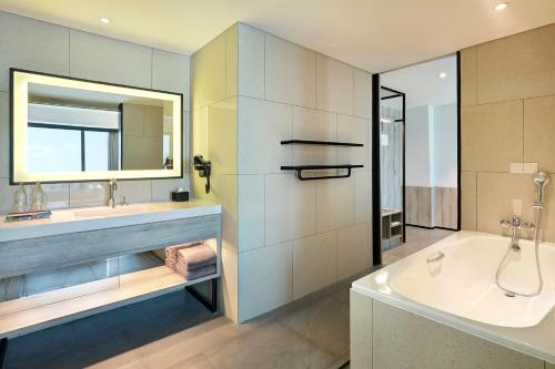 room detail thumbnail 2