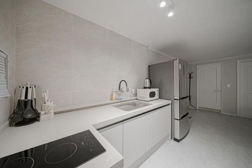 102 Apgujeong house 2 Room