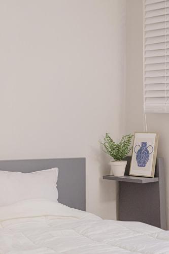 102 Apgujeong house 2 Room