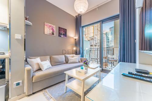 Dubai Canal and City Views 1BR, Minutes Drive to Burj Khalifa, DAMAC Zada Tower, Business Bay by Deluxe Holiday Homes, Dubai (Foto 6)